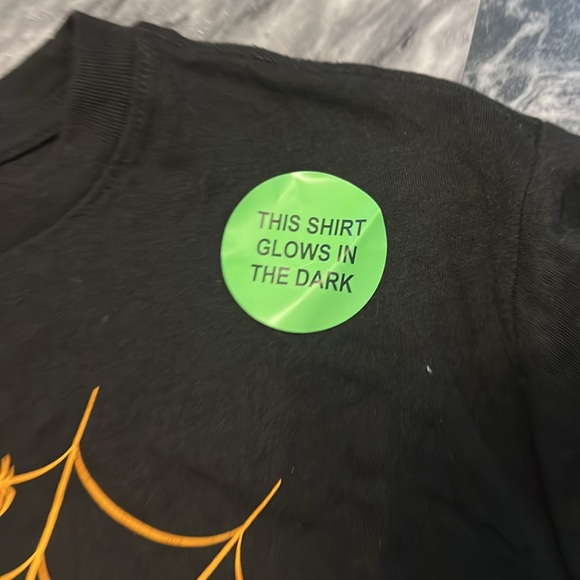 NWT Spider-Man Halloween glow-in-the-dark T-shirt size Large - Picture 2 of 4